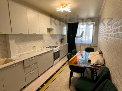 3-комнатная квартира · 110 м² · 9/9 этаж, Кунаева за 21 млн ₸ в Актобе, мкр. Курмыш
