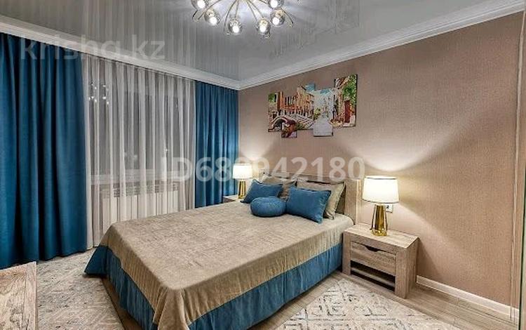 2-комнатная квартира, 60 м², 2/5 этаж посуточно, Арбат 8 микрорайон 7а за 18 000 〒 в Шымкенте, Аль-Фарабийский р-н — фото 5