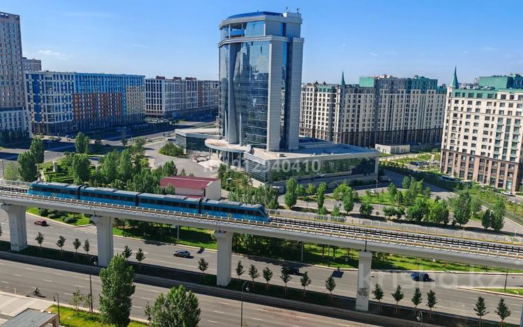 2-комнатная квартира · 56 м² · 13/22 этаж, Шамши Калдаяков 11 за 35 млн ₸ в Астане, Сарайшык р-н — фото 2