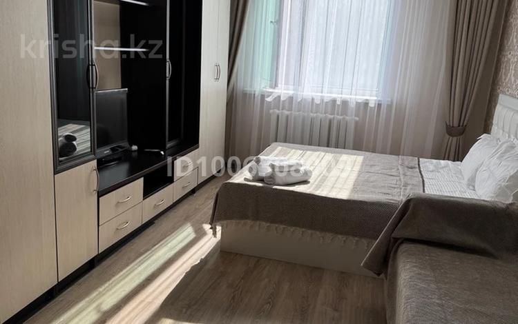 1-бөлмелі пәтер · 40 м² · 8/12 қабат, мкр Шубар, Кабанбай батыра 42 — Алматы, бағасы: 17 000 ₸ в Астане, Есильский р-н — фото 2