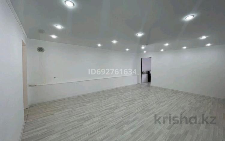 Отдельный дом · 4 комнаты · 180 м² · 5 сот., проспект абая 51 Г — Возле 233 средней школы за 24.5 млн 〒 в  — фото 2