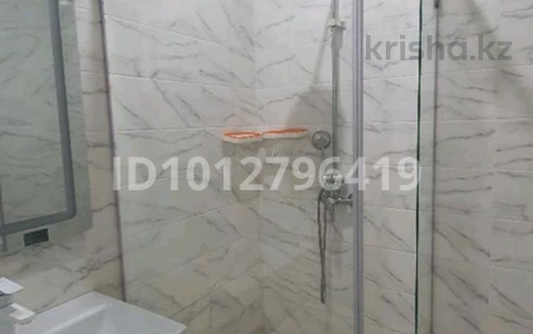 2-бөлмелі пәтер · 70 м² · 5/5 қабат, мкр. Алтын орда 348 — На пересечении мангилик ел и газизы жубановой, бағасы: 140 000 ₸ в Актобе — фото 2