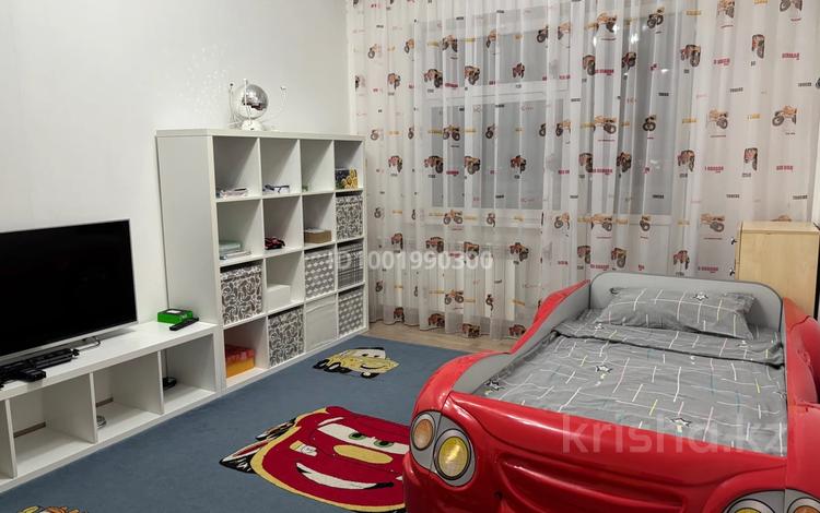3-бөлмелі пәтер · 80 м² · 9/9 қабат, мкр Центральный, Момышулы — Район Драмтеатра, бағасы: 29 млн ₸ в Атырау — фото 2