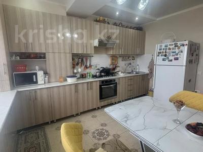 4-комнатная квартира · 126.8 м² · 4/5 этаж, мкр. Алтын орда, Баишева 7к1 за 45.5 млн ₸ в Актобе