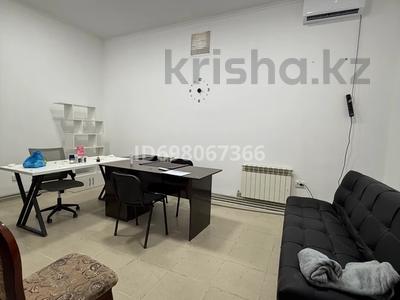 Аренда коммерческой недвижимости в Шымкенте: Офисы, образование, конференц-залы, кабинеты и рабочие места, студии · 55 м² за 192 500 〒 Офисы, образование, конференц-залы, кабинеты и рабочие места, студии · 55 м² за 192 500 〒 в Шымкенте, Туран р-н
