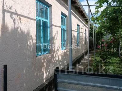 Отдельный дом • 5 комнат • 99.3 м² • 10 сот., Рысбек батыр 61 за 8 млн 〒 в Каратау