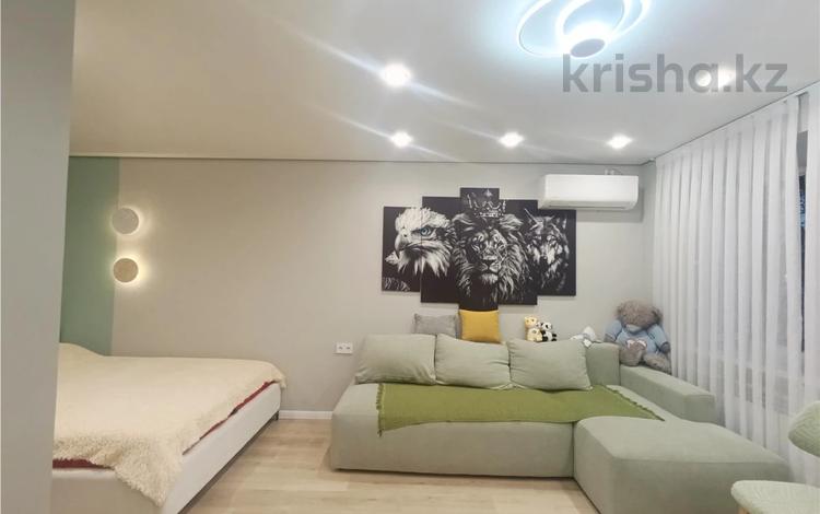 1-комнатная квартира · 30.6 м² · 2/5 этаж, мкр Новый Город, ул. Ерубаева 58 за 20.5 млн ₸ в Караганде, Казыбек би р-н — фото 3