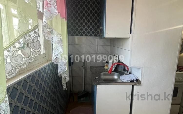 3-бөлмелі пәтер · 61 м² · 2/5 қабат, Мкр. Шугыла 21 дом, бағасы: 18 млн ₸ в  — фото 2