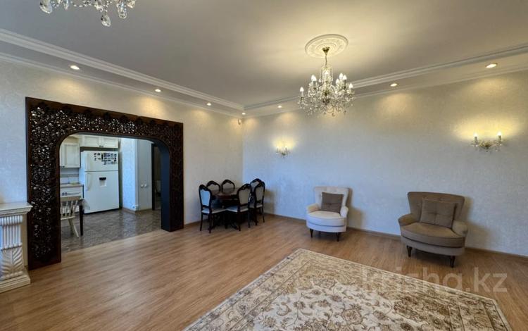 2-комнатная квартира · 72 м² · 3/8 этаж, мкр Михайловка , Аманжолова 41 за 41.9 млн ₸ в Караганде, Казыбек би р-н — фото 2
