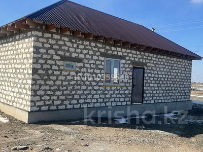 Отдельный дом · 3 комнаты · 78 м² · 800 сот., Мкр. Ақжар 2, ул 20 6 — Напротив городок “Спутник” 5ти этажные дома. за 10.5 млн 〒 в Атырау