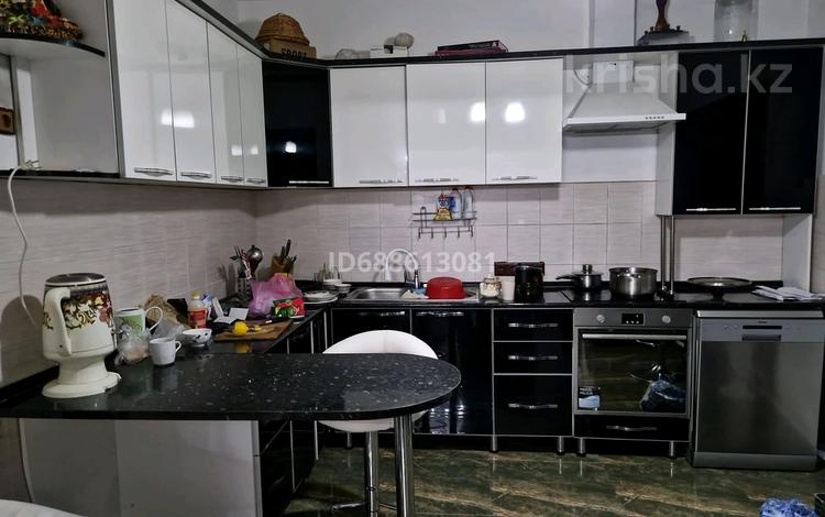 4-бөлмелі үй тәулігіне, 150 м², 4 сот., 11Восточные правые 5717 — Правый Массив Восточный, бағасы: 60 000 〒 в Семее — фото 33