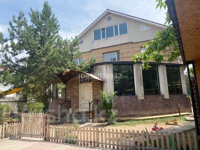 Отдельный дом · 8 комнат · 500 м², мкр Рахат 9 — Альмаматер за 2.5 млн 〒 в Алматы, Наурызбайский р-н