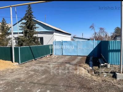 Жеке үй · 4 бөлме · 150 м² · 7 сот., Сарсенова 42 — Дом находится на против кафе Сакура Сарсенова 42,150кв м ухожен,газ отопление,сан узел в доме,гараж,баня,навес,теплый пол 60кв м, окна свежий стеклопакет,интернет,хороший ремонт, двор полностью забитонирован, бағасы: 21 млн ₸ в Зайсане