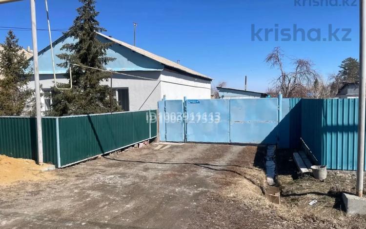 Жеке үй · 4 бөлме · 150 м² · 7 сот., Сарсенова 42 — Дом находится на против кафе Сакура Сарсенова 42,150кв м ухожен,газ отопление,сан узел в доме,гараж,баня,навес,теплый пол 60кв м, окна свежий стеклопакет,интернет,хороший ремонт, двор полностью забитонирован, бағасы: 21 млн ₸ в Зайсане — фото 2