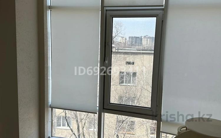 4-комнатная квартира, 140 м², 6/6 этаж помесячно, Тулебаева 175 за 1.5 млн 〒 в Алматы, Медеуский р-н — фото 2