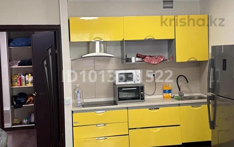 1-комнатная квартира · 70 м² · 2/19 этаж, Брусиловского 167 за 300 000 ₸ в Алматы, Алмалинский р-н — фото 2