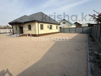 Отдельный дом · 5 комнат · 170 м², мкр Кемел (Первомайское), Сералина 10 за 700 000 〒 в Алматы, Жетысуский р-н