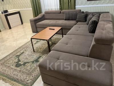 3-комнатная квартира · 100 м² · 1/3 этаж, Победы 105 — Исаева за 28 000 ₸ в Уральске