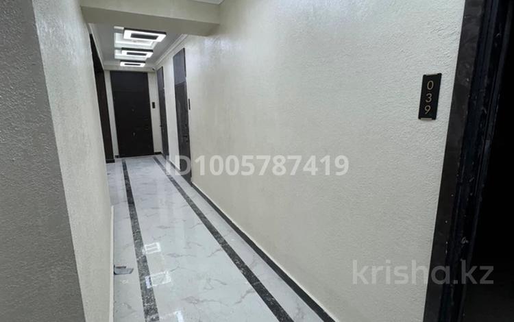 2-бөлмелі пәтер · 69 м² · 3/8 қабат, 7А мкр, ​микрорайон 7а 14, бағасы: 22 млн ₸ в Актау — фото 3