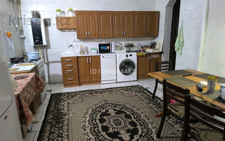 5-бөлмелі пәтер · 110 м² · 2/2 қабат, Коктем 14-1кв — 7 школа, бағасы: 35 млн ₸ в Жанаозен — фото 2