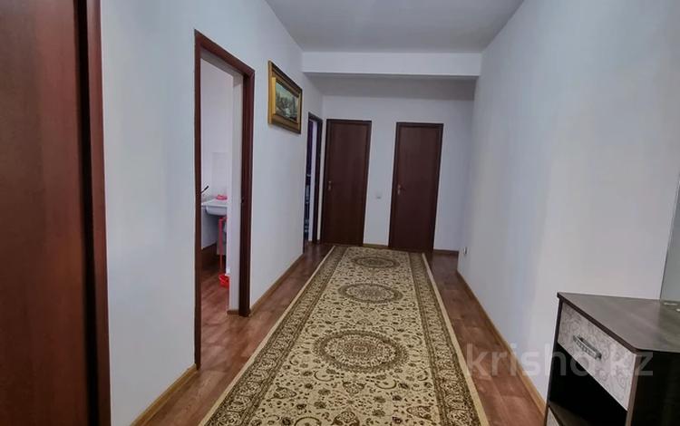 3-комнатная квартира, 90 м², 3/5 этаж, Болашак за 33.5 млн 〒 в Талдыкоргане, мкр Болашак — фото 2