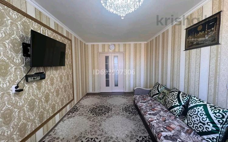 3-комнатная квартира, 67.3 м², 7/9 этаж, Майкудук, Майкудук, 15й микрорайон 26/3 за 20 млн 〒 в Караганде, Алихана Бокейханова р-н — фото 2