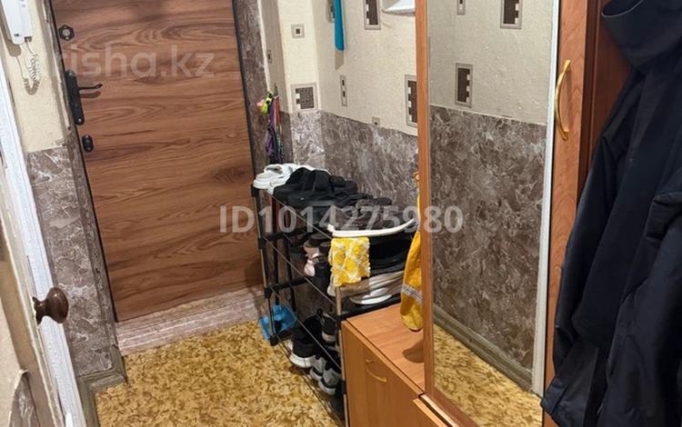2-бөлмелі пәтер · 44 м² · 5/5 қабат, 22-шағынаудан 28/1 — Остановка «Буратино», дом с аркой. Рядом магазин «Южный», бағасы: 11.5 млн ₸ в Караганде, Алихана Бокейханова р-н — фото 7