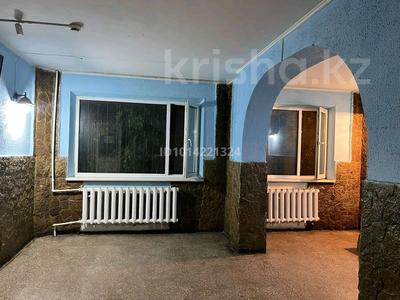 Магазины и бутики, общепит, салоны красоты, медцентры и аптеки, студии · 80 м² за 200 000 ₸ в Караганде, Алихана Бокейханова р-н