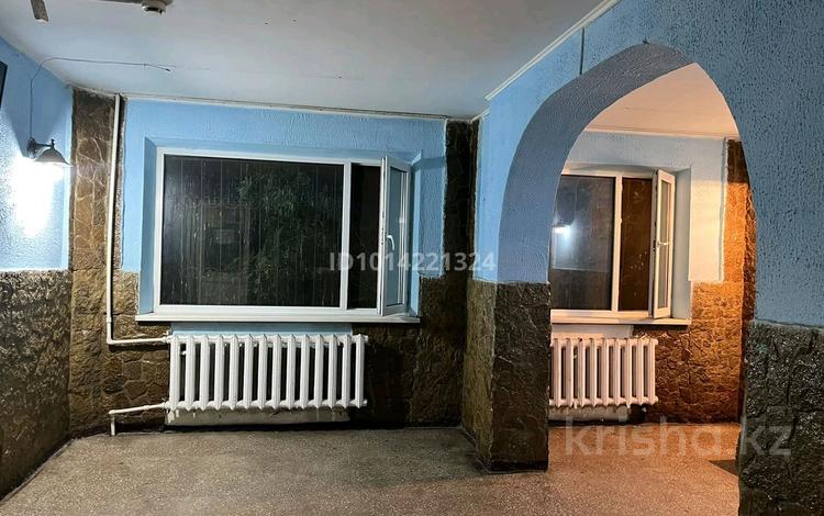 Магазины и бутики, общепит, салоны красоты, медцентры и аптеки, студии · 80 м² за 200 000 ₸ в Караганде, Алихана Бокейханова р-н — фото 2