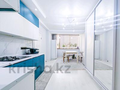 2-бөлмелі пәтер · 54 м² · 2/10 қабат, Мкр Аксай, Б. Момышулы 25, бағасы: 42.5 млн ₸ в Алматы, Ауэзовский р-н