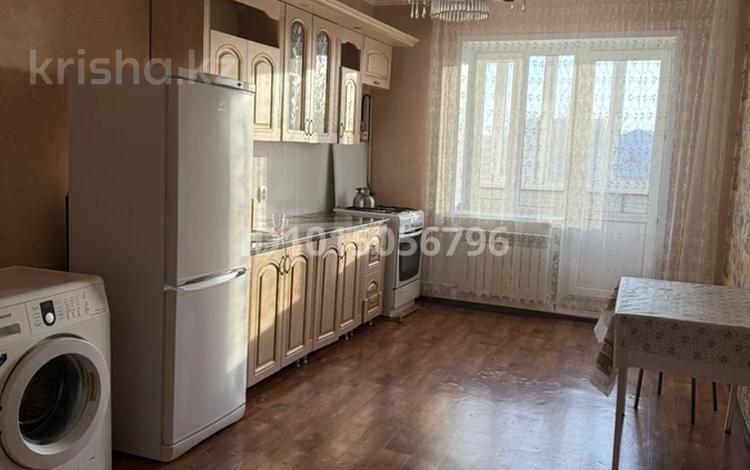 1-комнатная квартира · 52 м² · 5/5 этаж, мкр Северо-Восток, Циолковского 2/20 — Сзади торговорго дома Аяжан ирминовский 5этажный за 16.3 млн ₸ в Уральске — фото 2