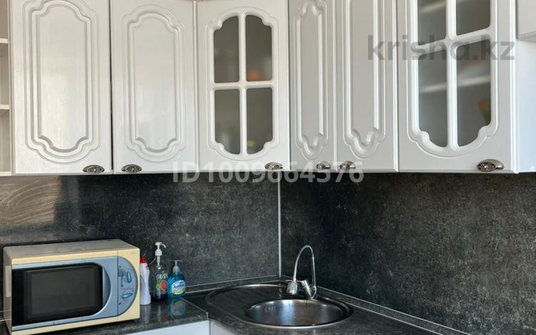 2-комнатная квартира · 50 м² · 5/5 этаж, мкр 4 18 за 19.5 млн ₸ в Уральске — фото 2
