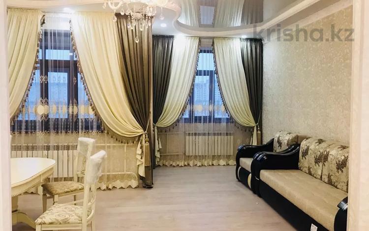 3-бөлмелі пәтер, 100 м², 3/14 қабат ай сайын, 17-й мкр 7, бағасы: 300 000 〒 в Актау, 17-й мкр — фото 2