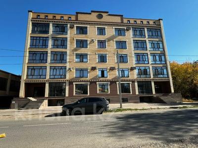 Свободное назначение, офисы, магазины и бутики, салоны красоты, медцентры и аптеки, образование, развлечения · 426.3 м² за 140 млн 〒 в Уральске