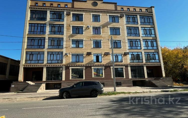 Свободное назначение, офисы, магазины и бутики, салоны красоты, медцентры и аптеки, образование, развлечения · 426.3 м² за 140 млн 〒 в Уральске — фото 7