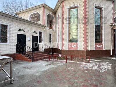 Отдельный дом · 14 комнат · 600 м² · 8 сот., Қожанов 168 — Уйдің алдында (доп пасуда)жанында Ақынбай магазин бар за 170 млн ₸ в Жетысае