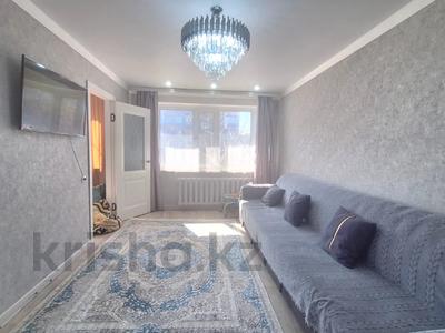 4-комнатная квартира · 60 м² · 1/5 этаж, Майкудук, 16й микрорайон за 16.5 млн 〒 в Караганде, Алихана Бокейханова р-н