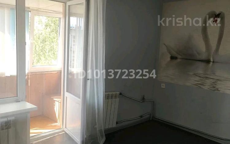 3-бөлмелі пәтер · 53 м², 4 мик-он 6 б, бағасы: 11 млн ₸ в Риддере — фото 2