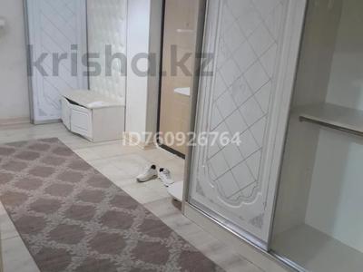2-комнатная квартира · 80 м² · 2/18 этаж, 16-й мкр , 16 мкрн 55/11-55/16 — Трк актау маңында за 140 000 〒 в Актау