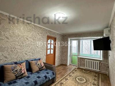 2-комнатная квартира · 45 м² · 4/5 этаж, Майкудук, Майкудук, 17й микрорайон 46 — Находиться возле детского мира, дом находиться над магазином Лайма за 11 млн 〒 в Караганде, Алихана Бокейханова р-н