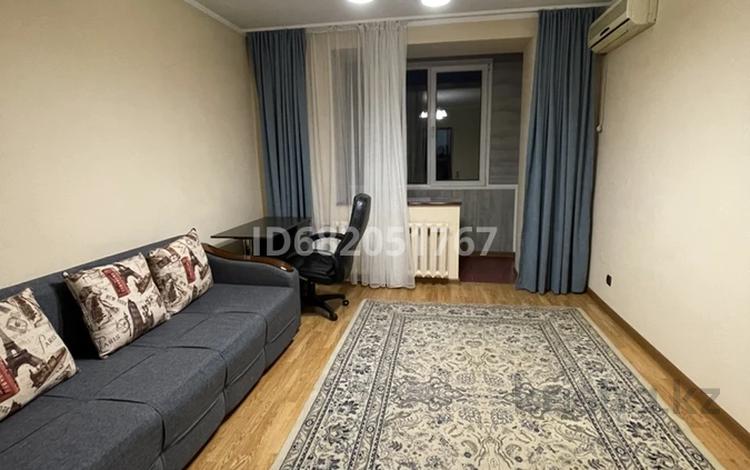 2-комнатная квартира, 65 м², 4/4 этаж помесячно, Абылай хана 104