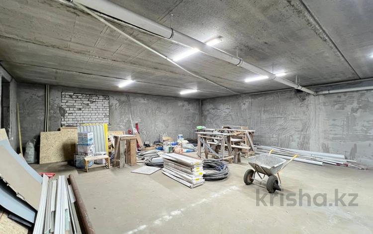 Свободное назначение, офисы, магазины и бутики, салоны красоты, фитнес и спорт, медцентры и аптеки, конференц-залы, кабинеты и рабочие места, студии · 140 м² за 700 000 〒 в Семее — фото 2