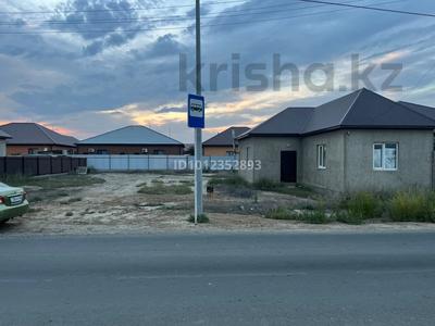 Отдельный дом · 2 комнаты · 65.5 м² · 10 сот., ул. Рыскали Хасанова 51 за 14 млн ₸ в Атырау, мкр Авангард-2