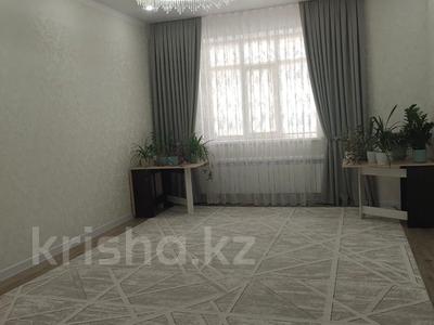 3-бөлмелі пәтер · 110 м² · 2/5 қабат, Алтын орда ш/а., бағасы: 45 млн ₸ в Актобе, мкр. Алтын орда