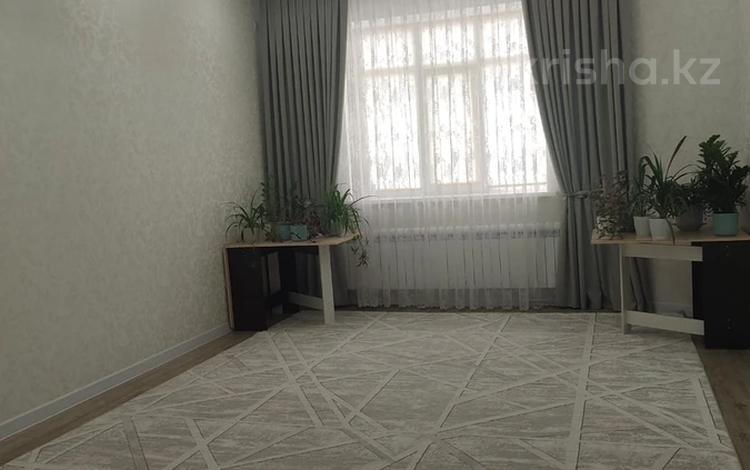 3-бөлмелі пәтер · 110 м² · 2/5 қабат, Алтын орда ш/а., бағасы: 45 млн ₸ в Актобе, мкр. Алтын орда — фото 2