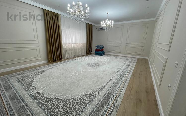 Отдельный дом · 5 комнат · 300 м² · 8.4 сот., 12 6 за 50 млн ₸ в Атырау — фото 2