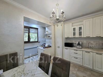3-бөлмелі пәтер · 70 м² · 3/5 қабат, Абдуллиных 8, бағасы: 74 млн ₸ в Алматы, Медеуский р-н
