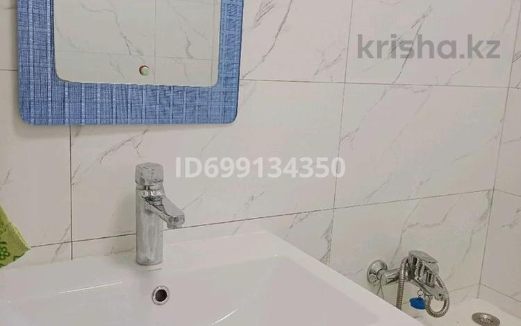 1-комнатная квартира · 41.2 м² · 3/10 этаж, мкр Юго-Восток, Мкр Юго-Восток, мкр Гульдер 2 18 — Ресторан Тойгранд, Ресторан Рубин,Крокус сити бизнес центр. за 120 000 ₸ в Караганде, Казыбек би р-н — фото 3