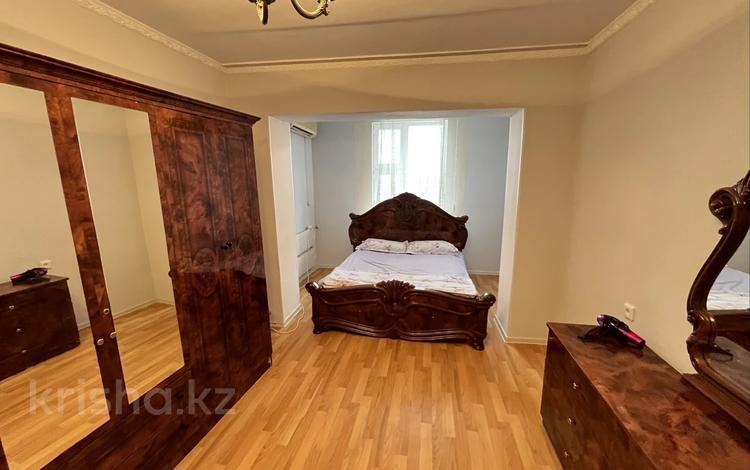 3-комнатная квартира · 101 м² · 5/5 этаж, 15-й мкр 46 за 150 000 ₸ в Актау — фото 2