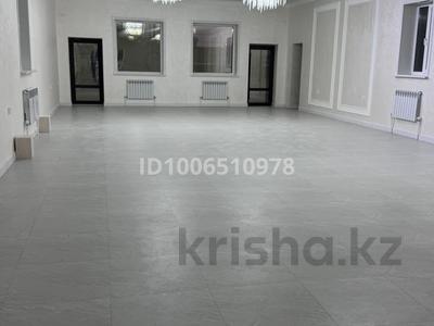 Свободное назначение, офисы, магазины и бутики, общепит, салоны красоты, фитнес и спорт, образование, развлечения, конференц-залы, кабинеты и рабочие места, студии · 200 м² за 500 000 〒 в Кульсары